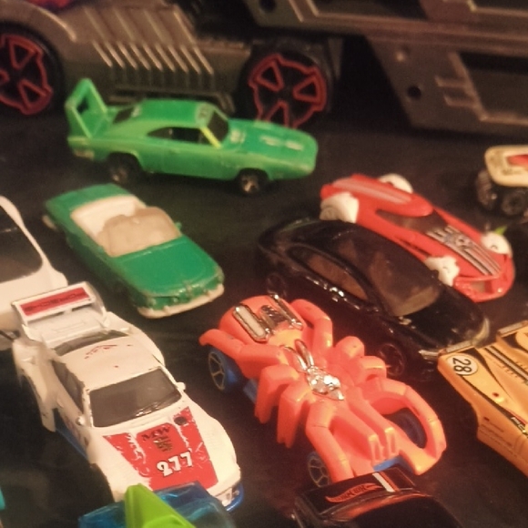 Hot Wheels Collection - 29 Hot Wheels Cars + Tractor Trailer Mega Hauler Storage - Picture 8 of 14